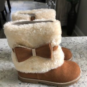 Toddler size 9 winter boots